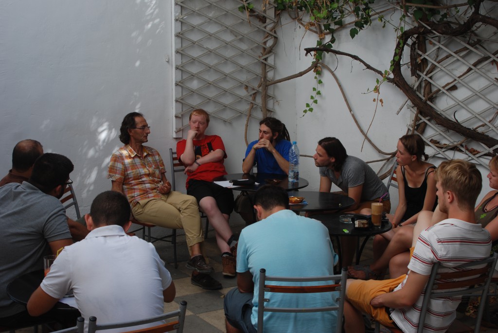 Gruppe beim Treffen mit NGO: Flucht u. Asyl Zypern